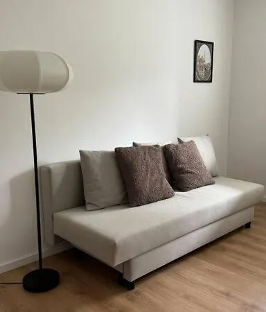 Cozy With Balcony Διαμέρισμα *